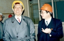 1997年4月3日，第九、十屆全國人大常委會副委員長、化工部副部長成思危（左一）蒞臨公司視察。